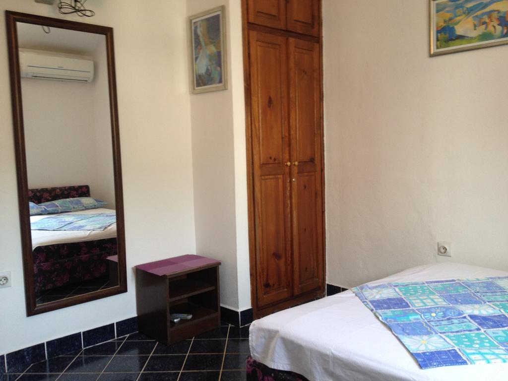 Apartments Holiday Budva Pokoj fotografie